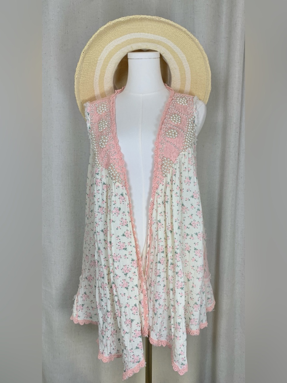 POL Pink/Cream Embellished Floral Lace Kimono Vest | S |